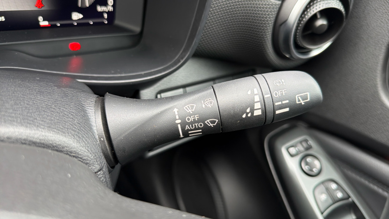 Nissan Juke 1.0 DiG-T N-Connecta 5dr Petrol Hatchback